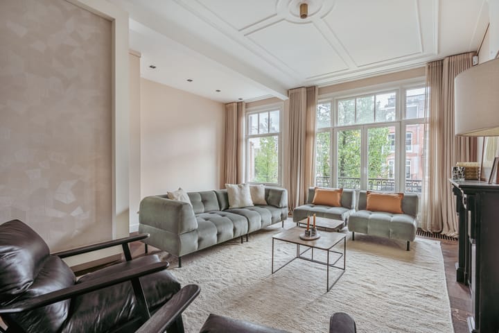 Photo 18 of Van Baerlestraat 152-H