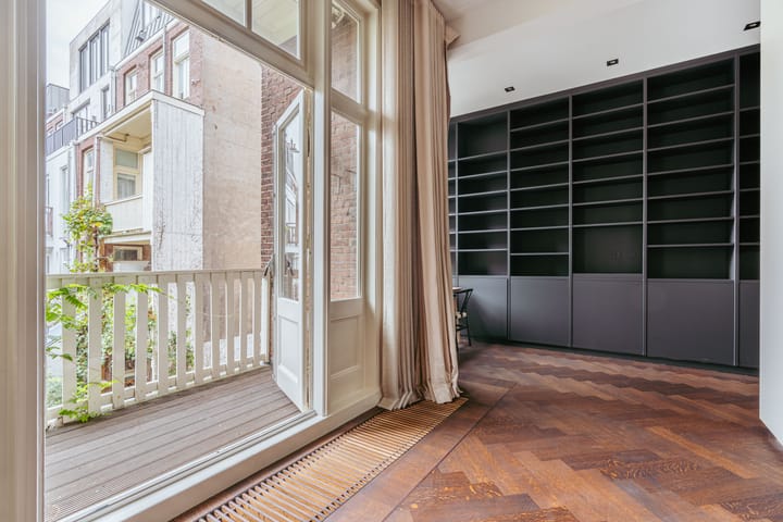 Photo 29 of Van Baerlestraat 152-H