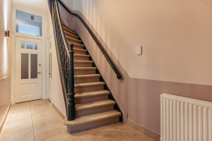 Photo 47 of Van Baerlestraat 152-H