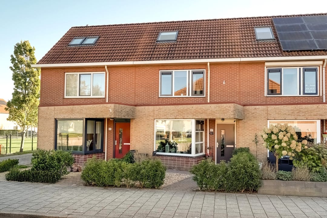 Photo 1 of Roerdomp 37