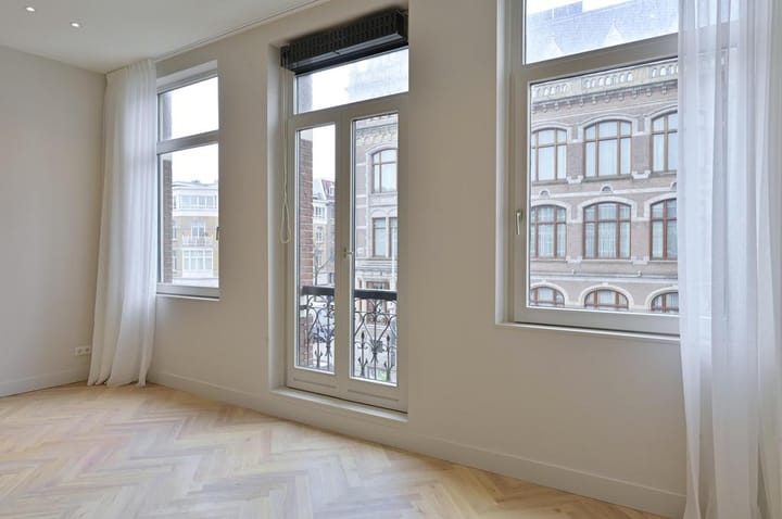 Foto 4 van Van Baerlestraat 38-2