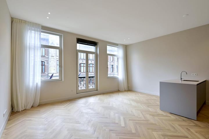 Foto 5 van Van Baerlestraat 38-2