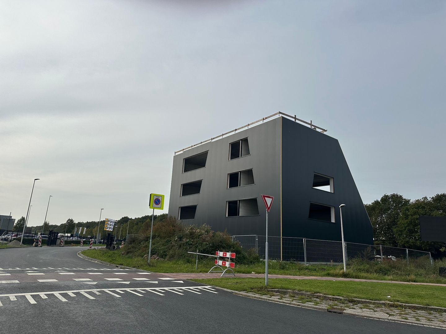 View photo 2 of Dijkleger 1-h