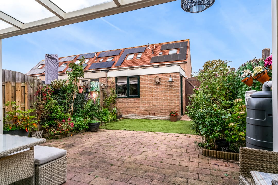 Foto 11 van Lockerskamp 2