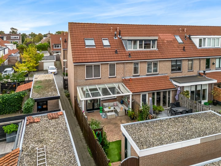 Foto 13 van Lockerskamp 2