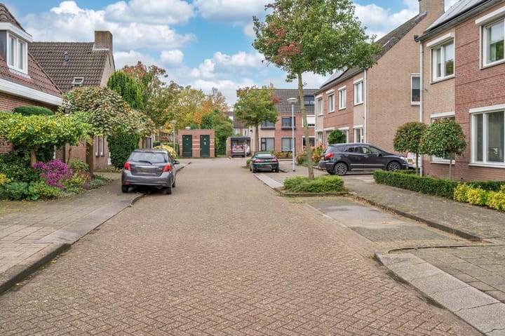 Foto 48 van Bertha Soreestraat 29