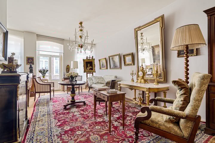 Photo 2 of Helmstraat 8-B