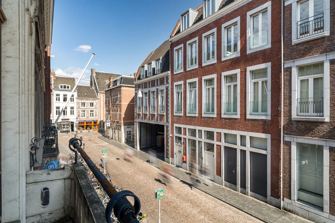 Photo 8 of Helmstraat 8-B