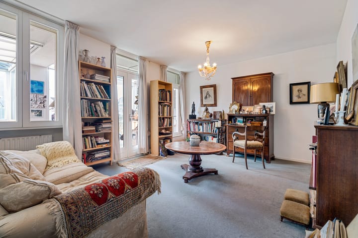 Photo 18 of Helmstraat 8-B