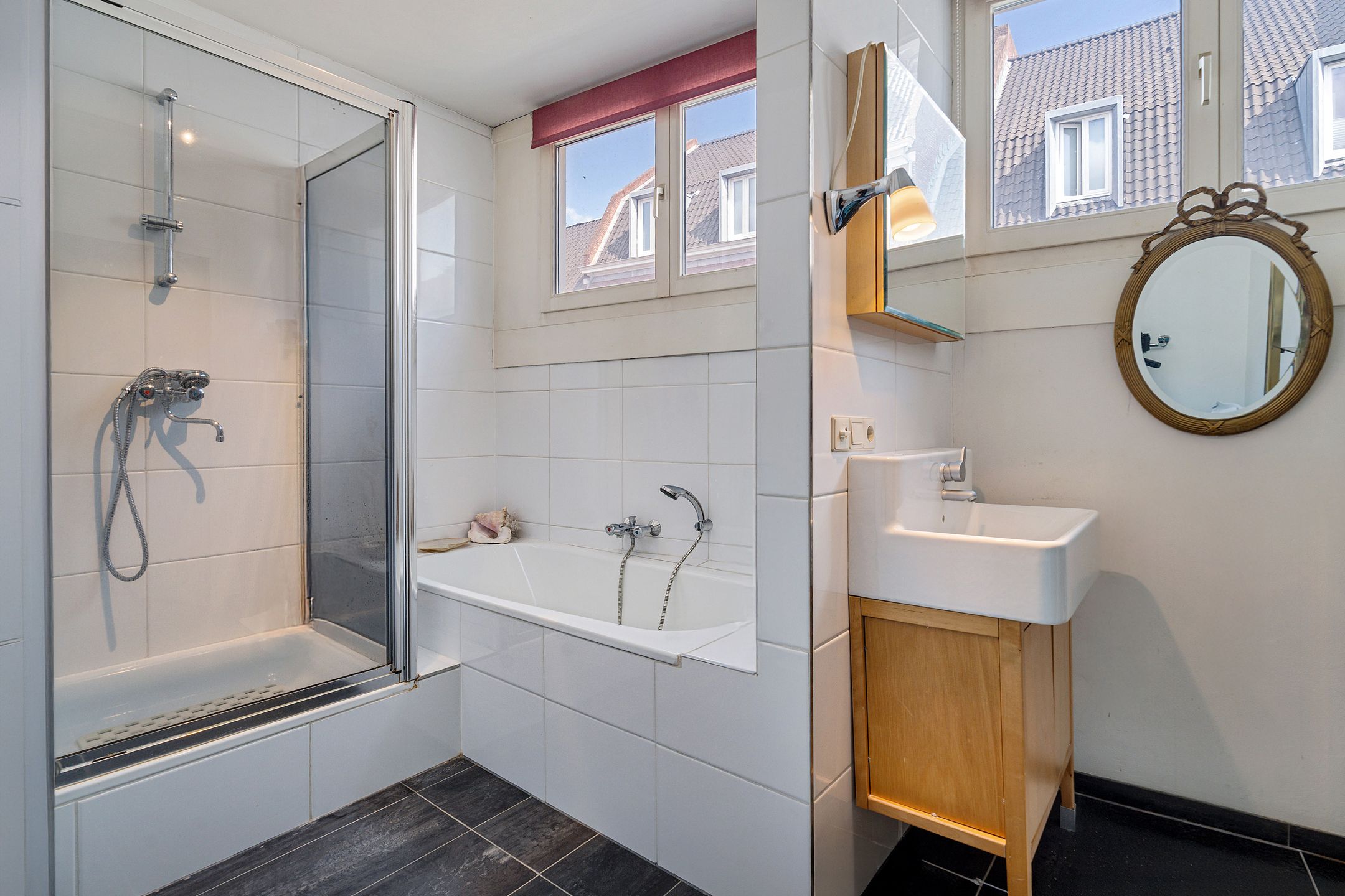 Photo 21 of Helmstraat 8-B