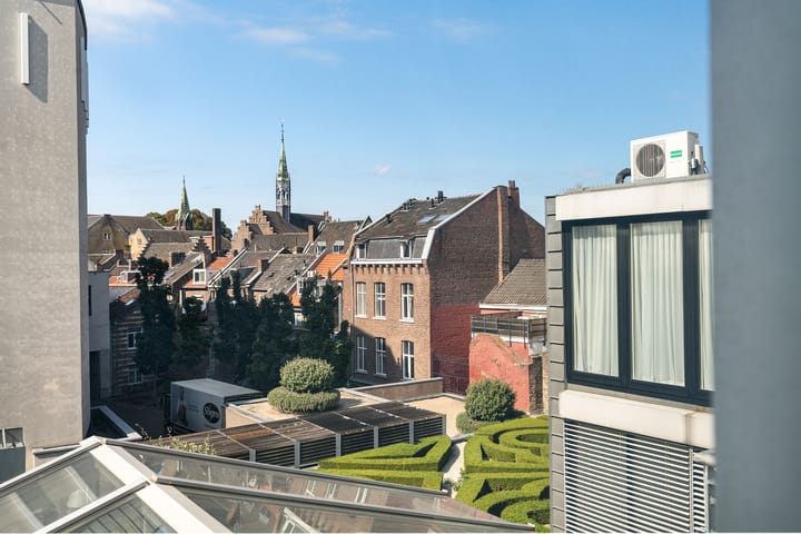 Photo 28 of Helmstraat 8-B