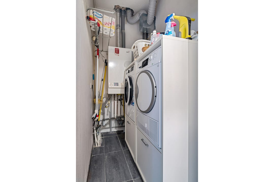 Photo 31 of Helmstraat 8-B