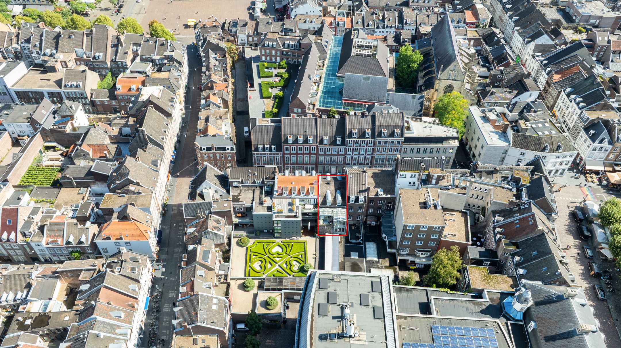 Photo 33 of Helmstraat 8-B