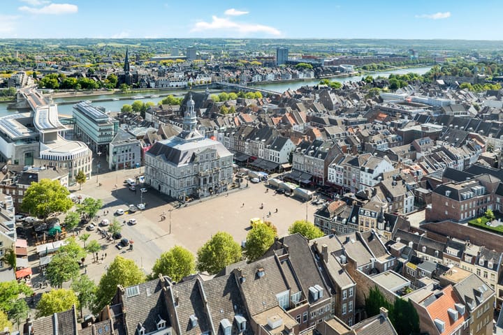 Photo 34 of Helmstraat 8-B