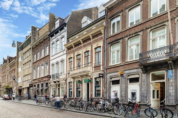 Photo 36 of Helmstraat 8-B