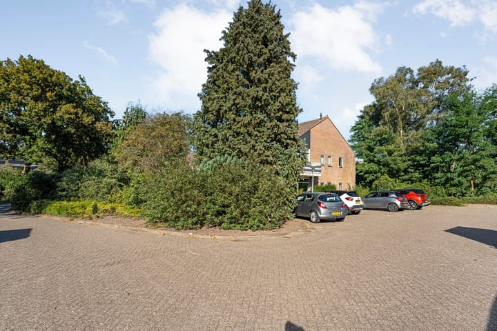 Photo 36 of Tuinfluiterstraat 41