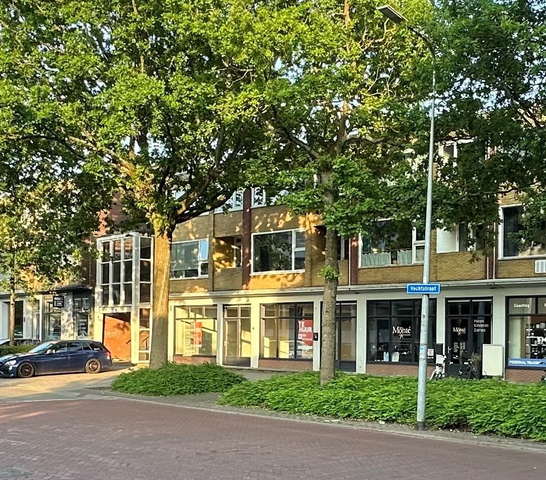 View photo 3 of Vechtstraat 64