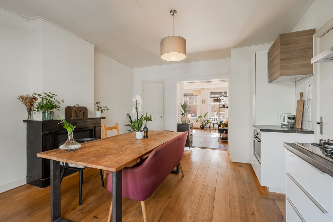 Photo 2 of Jan van Riebeekstraat 18-2