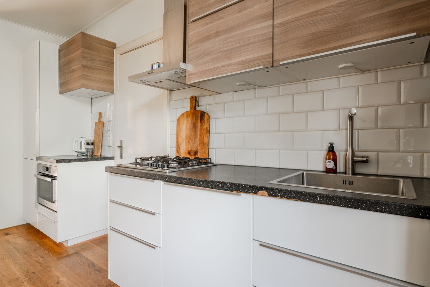 Photo 4 of Jan van Riebeekstraat 18-2