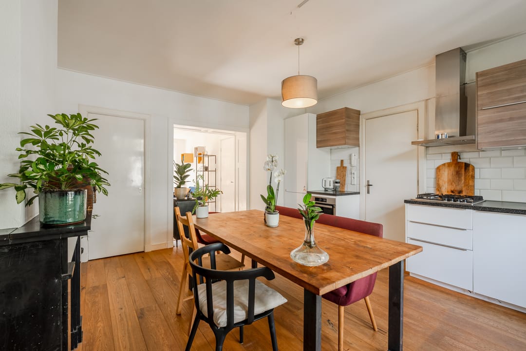 Photo 7 of Jan van Riebeekstraat 18-2