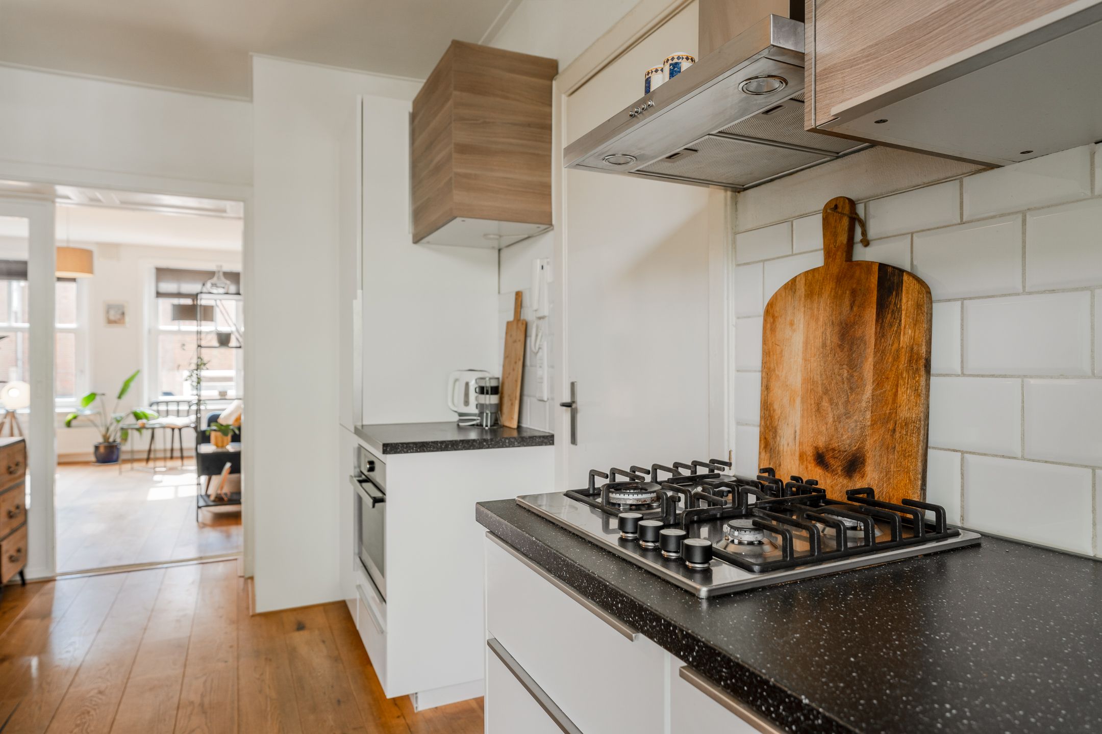 Photo 9 of Jan van Riebeekstraat 18-2