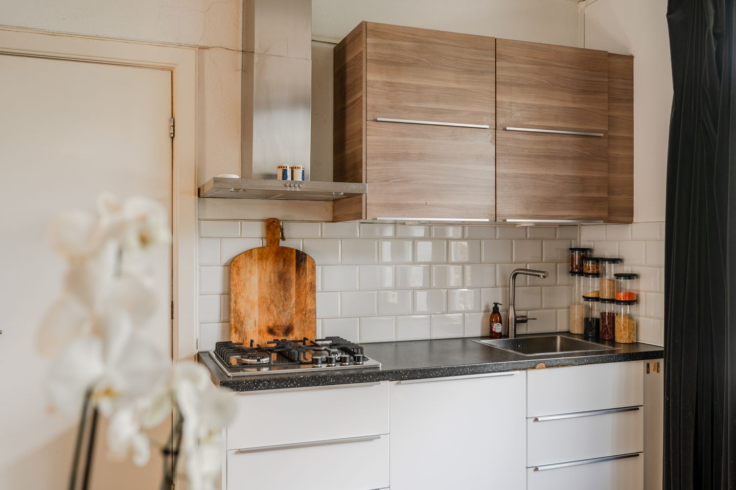 Photo 10 of Jan van Riebeekstraat 18-2