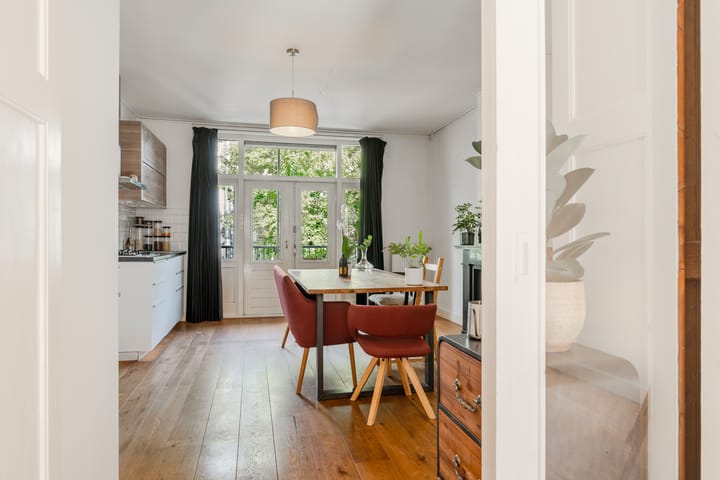 Foto 15 van Jan van Riebeekstraat 18-2