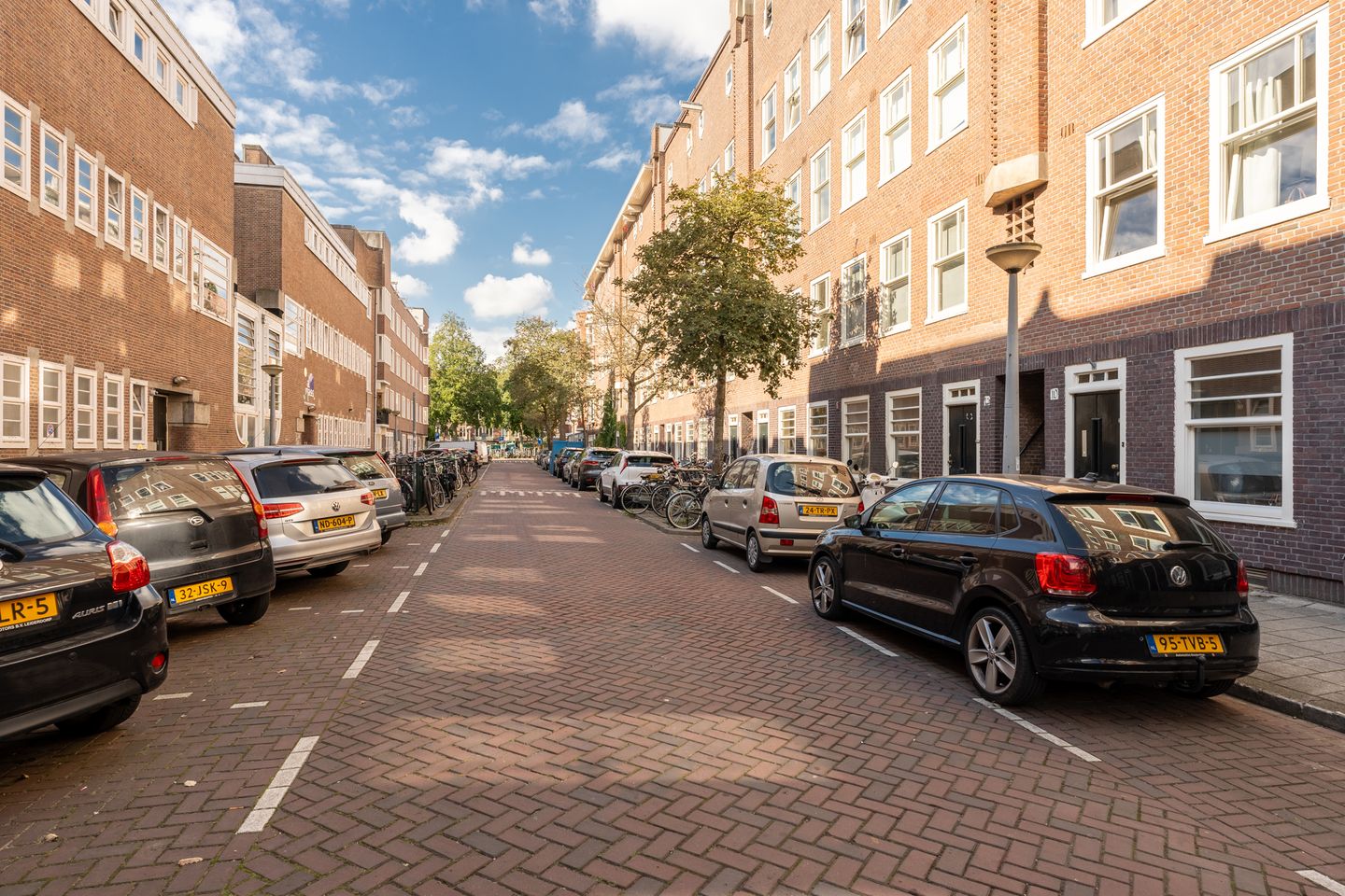 Photo 35 of Jan van Riebeekstraat 18-2