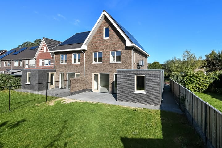 Photo 2 of Kruisbessenstraat 39