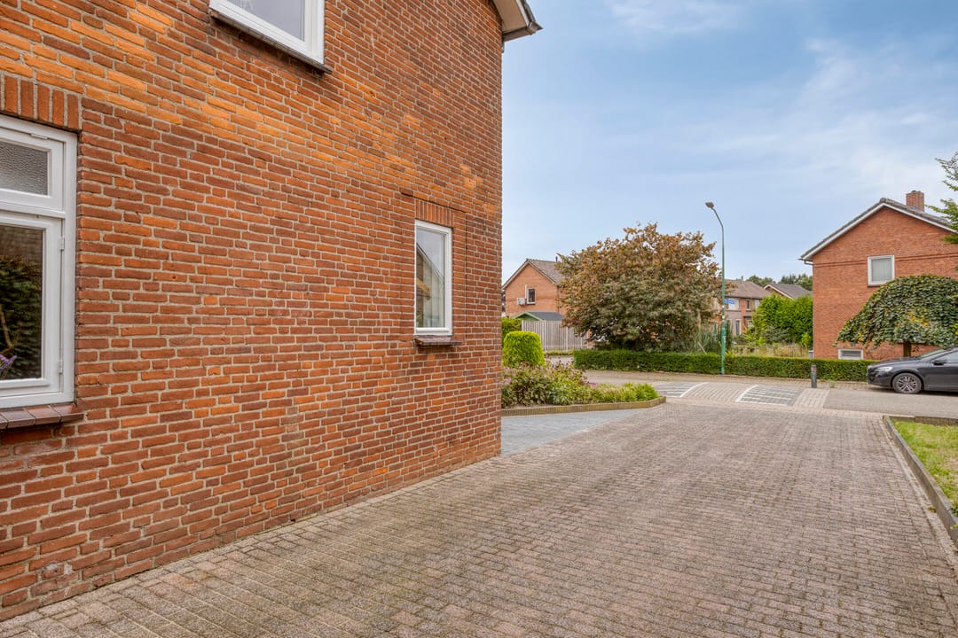 Foto 37 van Burgem van Hultenstraat 30