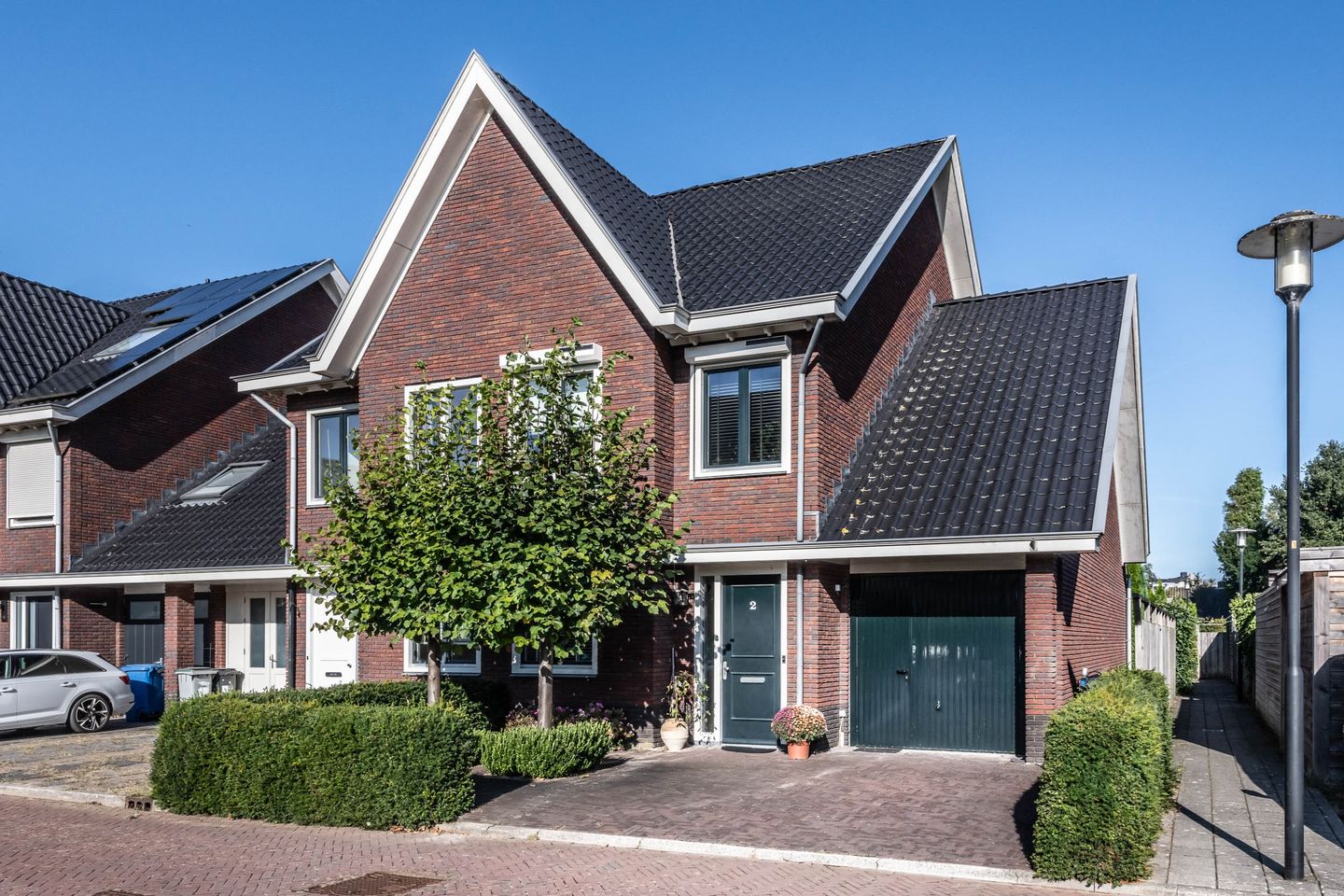 Foto 1 van Rechtsbuitenstraat 2