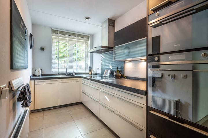 Foto 4 van Rechtsbuitenstraat 2