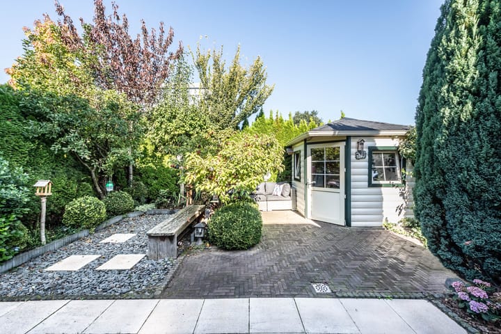 Foto 5 van Rechtsbuitenstraat 2