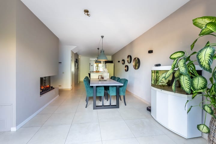 Foto 16 van Rechtsbuitenstraat 2