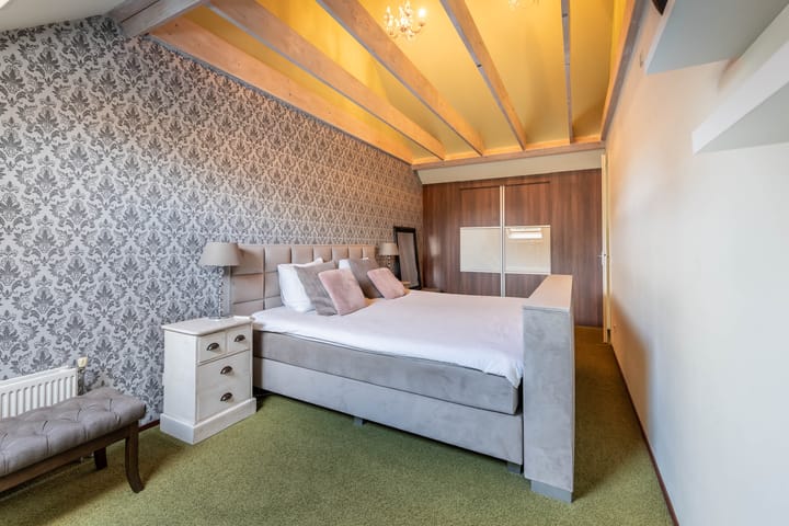 Foto 21 van Rechtsbuitenstraat 2