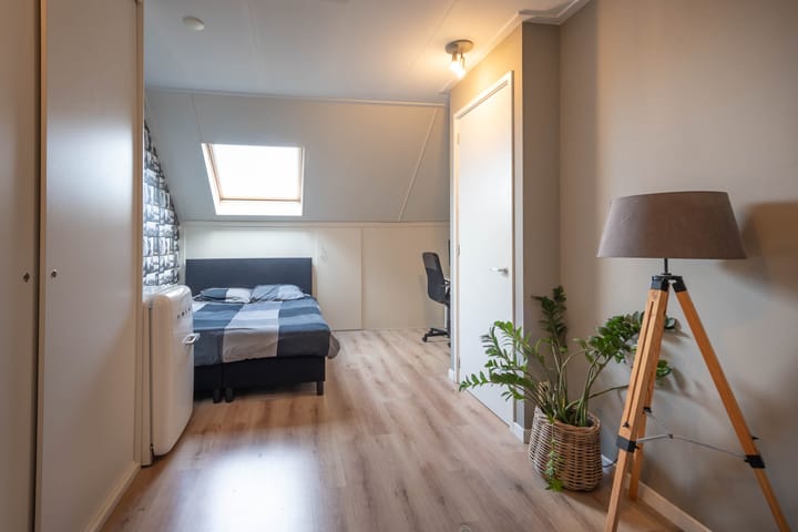 Foto 33 van Rechtsbuitenstraat 2