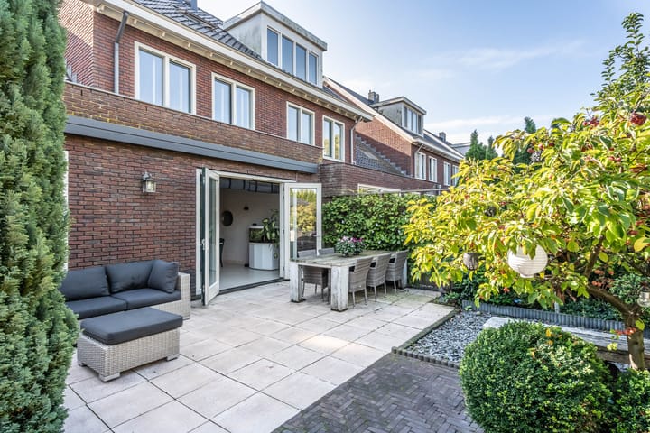 Foto 38 van Rechtsbuitenstraat 2