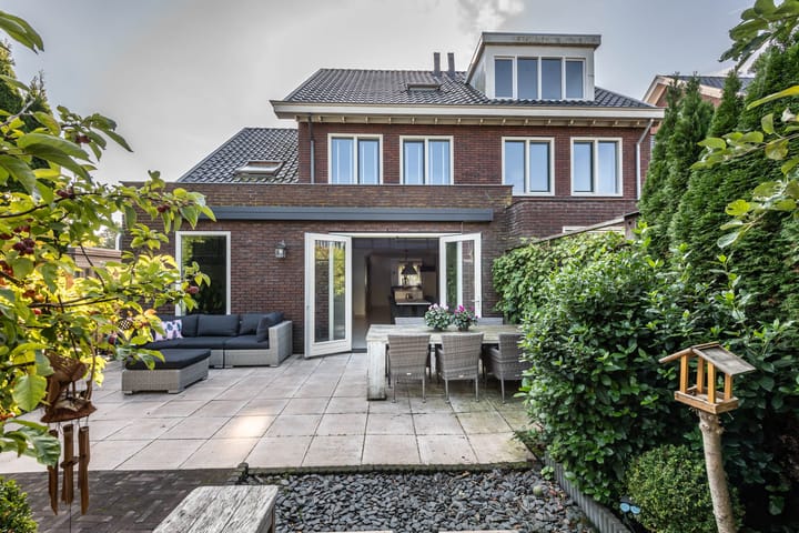 Foto 42 van Rechtsbuitenstraat 2