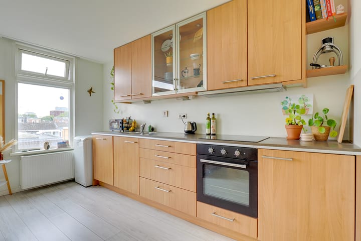 Photo 6 of Narcisstraat 8-B