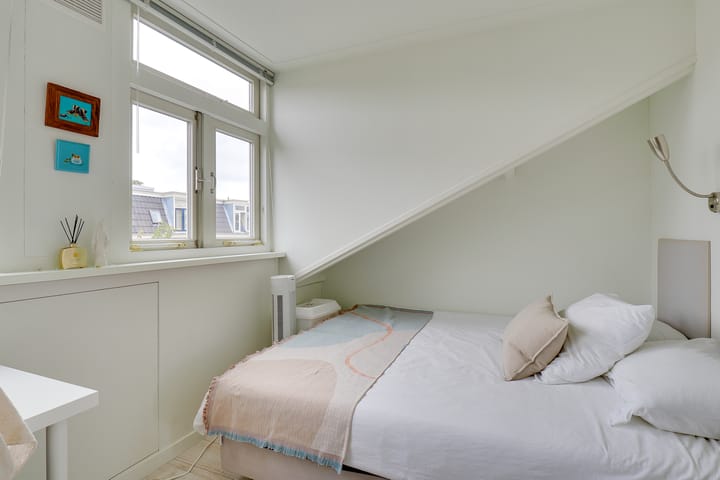 Photo 10 of Narcisstraat 8-B