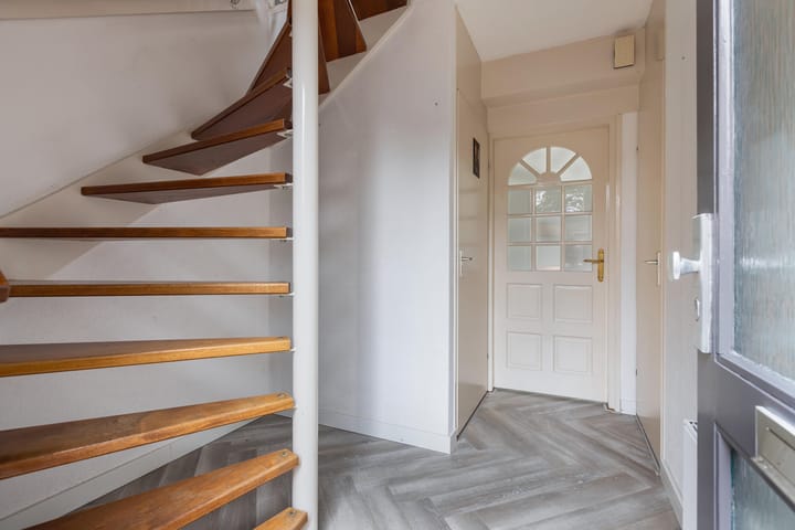 Photo 5 of Botter 38 48