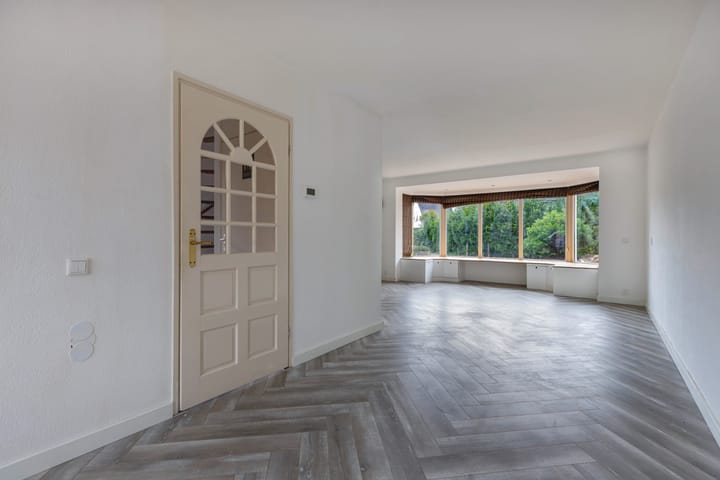 Photo 6 of Botter 38 48