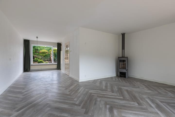 Photo 10 of Botter 38 48