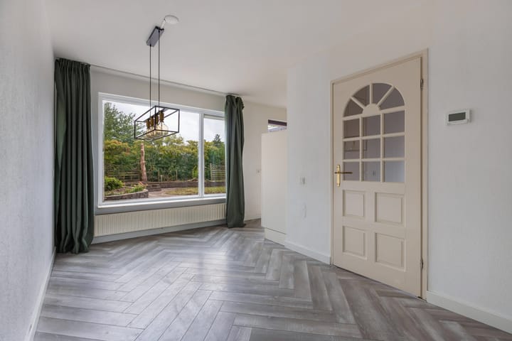 Photo 11 of Botter 38 48