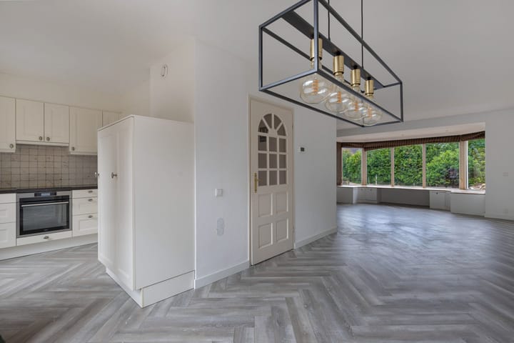 Photo 13 of Botter 38 48