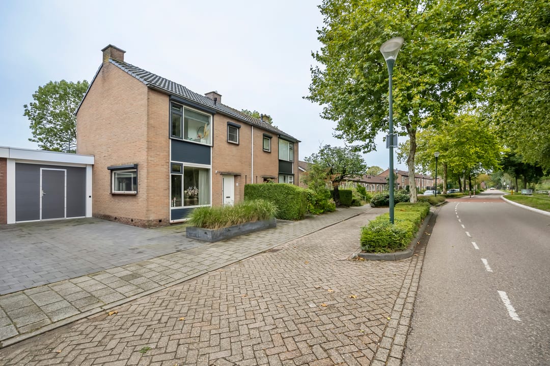 Foto 2 van F.A. van Hallstraat 2