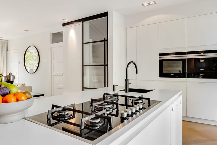 Photo 3 of Johannes van der Waalsstraat 9-1