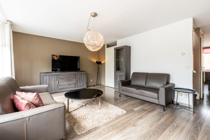 Warmoezenierstraat 6