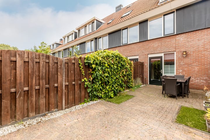 Foto 4 van Warmoezenierstraat 6