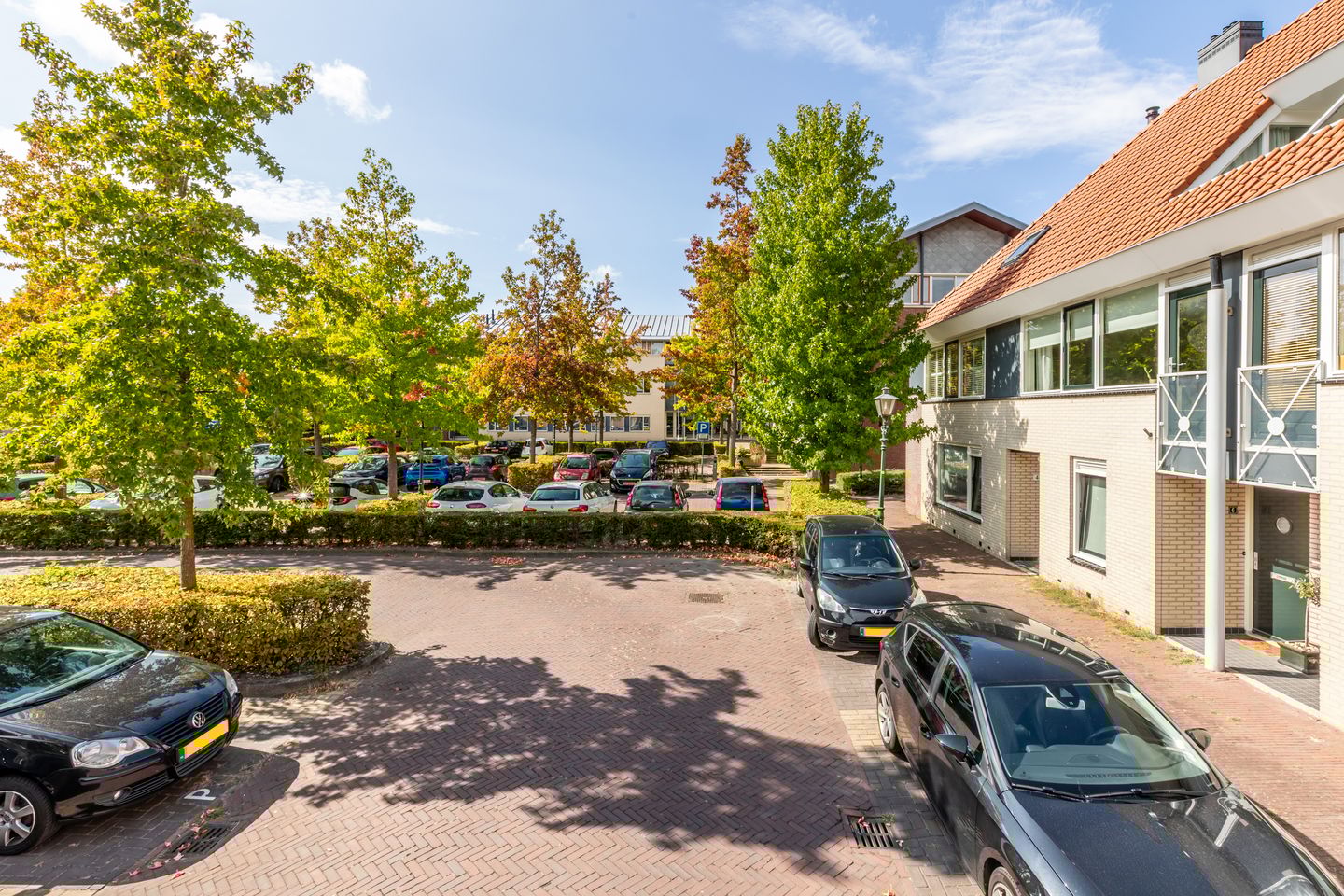 Photo 5 of Warmoezenierstraat 6